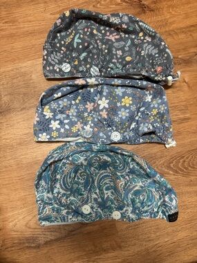 Women's Satin Lined Floral & Paisley Button Scrub Caps - Blue Mix